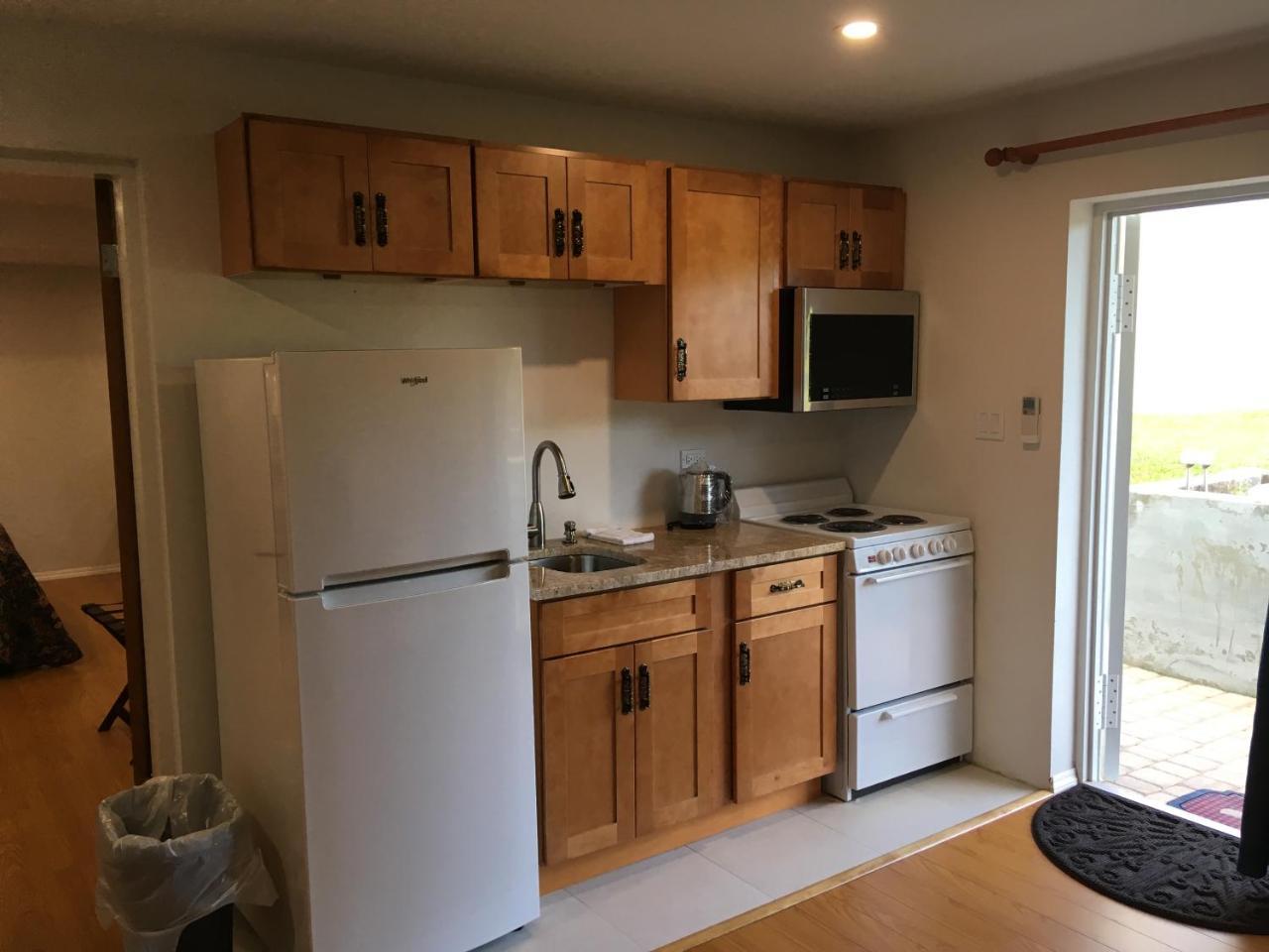 Windsong Guest Apartments Pembroke Экстерьер фото