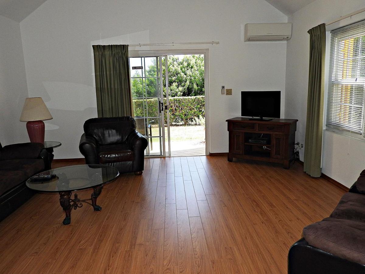 Windsong Guest Apartments Pembroke Экстерьер фото